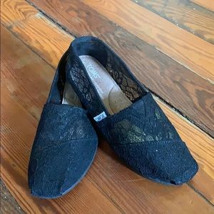 EUC TOMS Classics Black Lace Womens Shoes W6